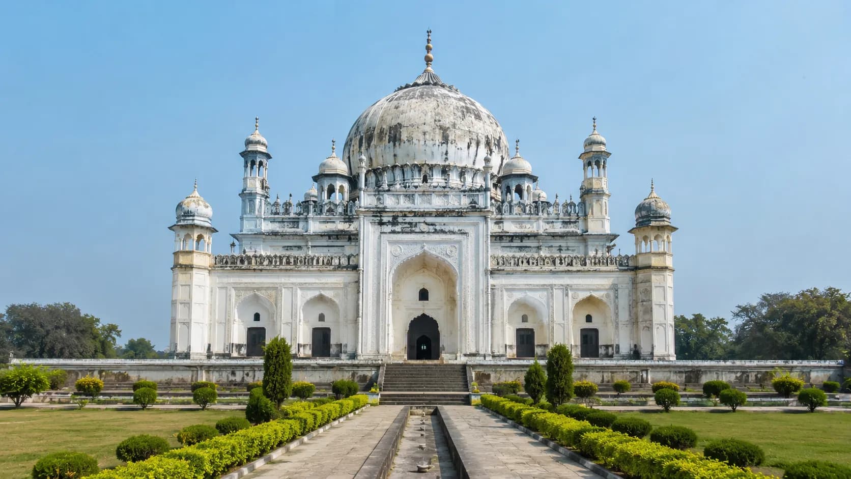 Bahu Begum ka Maqbara